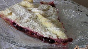 Слоеный пирог с яблоком и смородиной