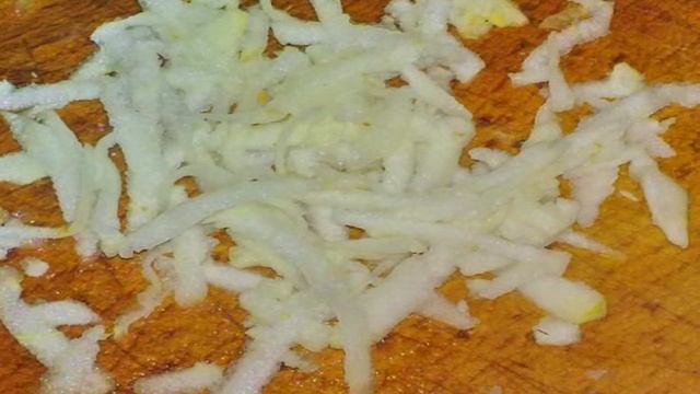 Салат с изюмом