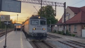 Локомотив Шкода Е182 155-2 с вагонами хопперами