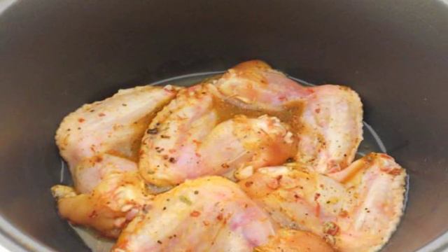Острые куриные крылышки запеченные с карри и медом в мультиварке
