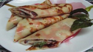 Блины с начинкой из творожной массы и вяленой вишни