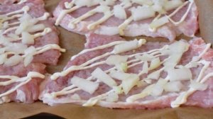 Свиные отбивные с грибами в духовке