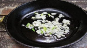 Постный борщ с соленым огурцом