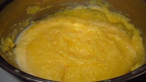 Биточки кукурузные с изюмом