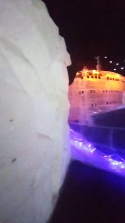 ледяной парусник и ледокол