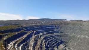 Качканар, Свердловская область - Карьер. Добыча железной руды открытым способом.mp4