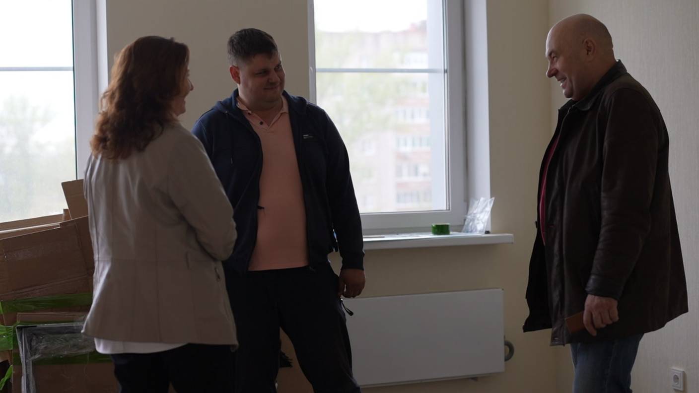 Юлия Терешина пообщалась с владельцем новой квартиры, которую вручили ему в рамках переселения