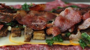 Говяжий рулет с грибами и беконом