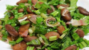 Салат с красной фасолью и копченостями