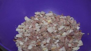 Оливье с зеленым горошком и копченой курицей