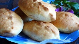 Дрожжевые пирожки со сливами