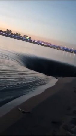 Разрастающаяся воронка на пляже Краснослободска. #Волгоград