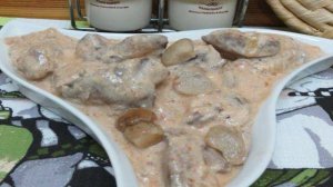 Печень с грибами в соусе