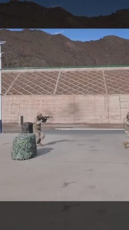 Китайские спецподразделения задействовали робопса с оружием на спине в контртеррористических учениях