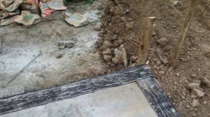 Работа по хозяйству: подготовка к строительству стен, убираю сено на сеновал.