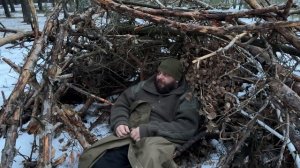 ВЫЖИТЬ В ЗИМНЕМ ЛЕСУ НЕВОЗМОЖНО !? Ночевка в сугробе, разведение костра, укрытие