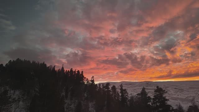 Плато Лаго-Наки — это живописное место, где можно насладиться красивыми видами на горы