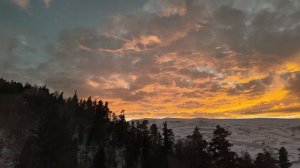 Плато Лаго-Наки — это живописное место, где можно насладиться красивыми видами на горы