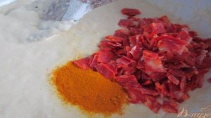 Багеты с кусочками чоризо и куркумой