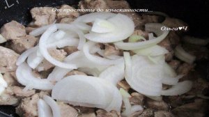 Плов со свининой, коричневым рисом и базиликом