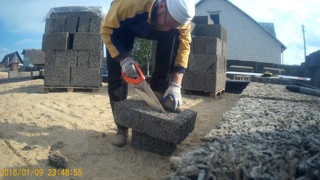 4. Кладка первого ряда блоков. Арболитный блок. #арболи? смотреть онлайн
