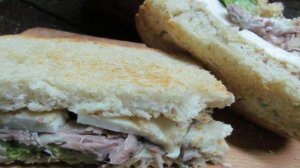 Бутерброд с мясом и брокколи