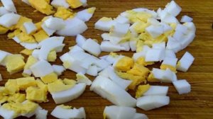 Слоёный пирог с консервированной килькой в томате