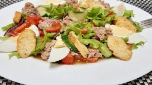 Салат Нисуаз с салатным тунцом