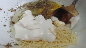 Яичница болтунья с сыром и помидором