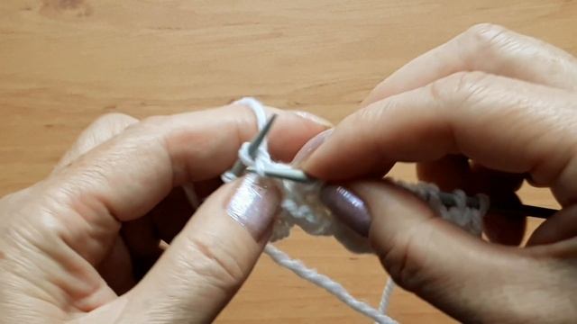 Простой узор для всей семьи. Вяжем спицами красивый кардиган, жилет, кофточку. смотреть онлайн