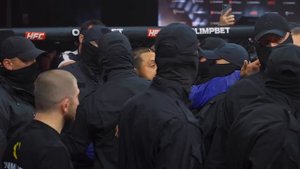 🤭Хоронженко назвал 6ородача заднеприводным, ему это не понравилось и он кинулся на Александра.