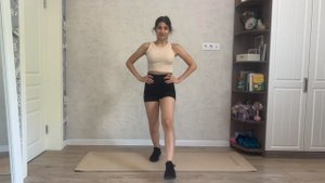 Выпады вперед на правую/левую ногу. По 10 повторений на ногу.