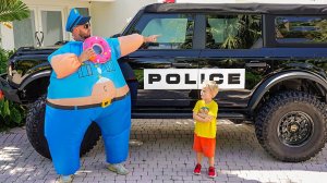 Влад и Ники. Крис изучает правила дорожного движения! Видео для детей.