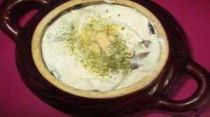 Шампиньоны с курицей и картофелем в горшочках