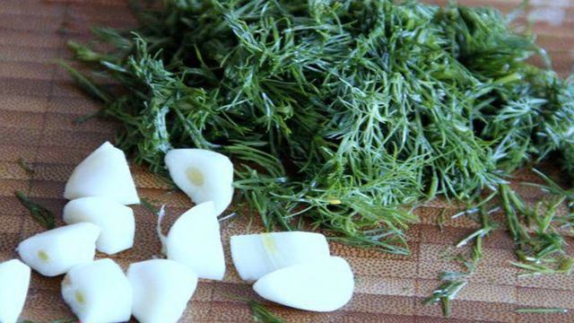 Закусочный салат из маринованных овощей