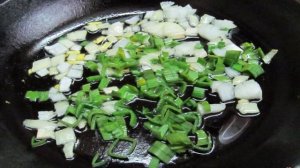 Жареные шампиньоны в сметане с пряностями