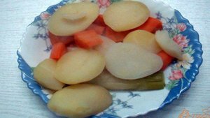 Суп с горошком, фасолью и сыром