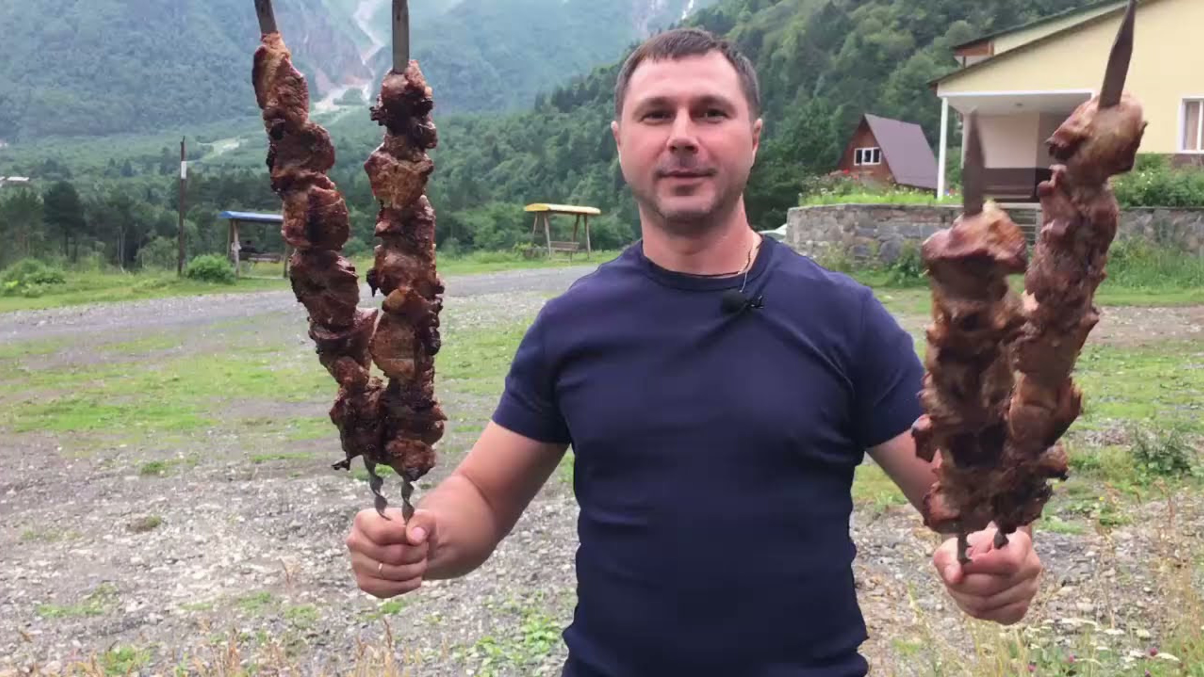 Шашлык из свинины мясо на мангале. смотреть онлайн