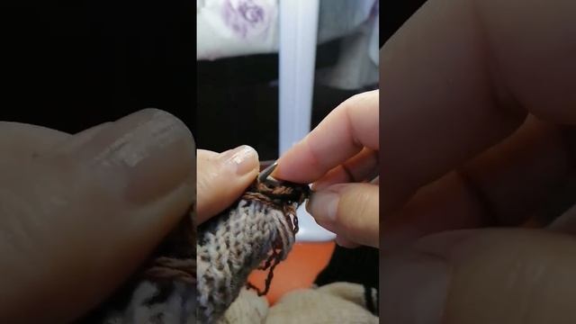 Всё о вязании.Как ввести в вязание планки контрастную нить. смотреть онлайн