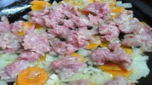 Савойская капуста с фаршем и грибами