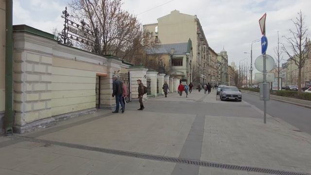 Прогулка по Садовому кольцу: От Баррикадной до Маяковки — атмосфера Москвы! 🚶♂️🌆
