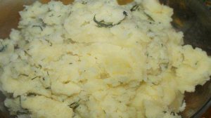 Пюре из картофеля со сметаной и укропом
