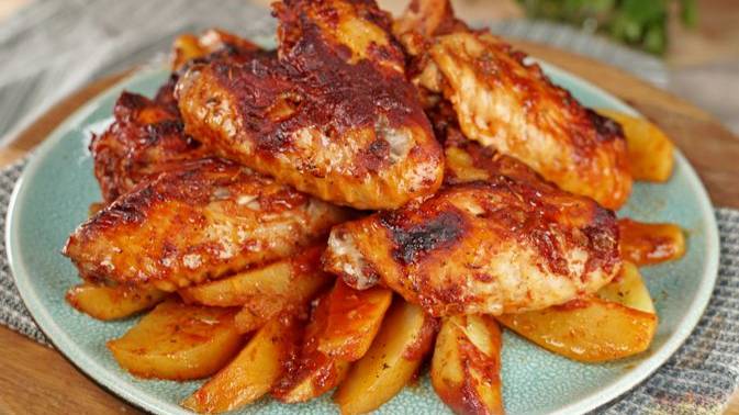 Вкусно и с минимальными затратами. КАРТОШКА С КРЫЛЫШКАМИ В ДУХОВКЕ