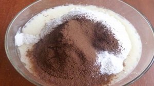 Шоколадный пирог на кефире с вишней