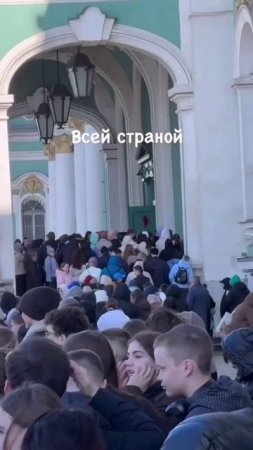 Питер трещит по швам — на майские в город ломанулись толпы туристов и забили все культурные места