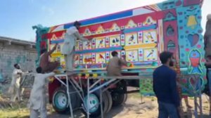 Арт на грузовике. Пакистан. Амазинг видео