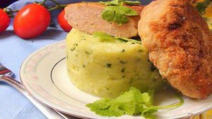 Ароматное картофельное пюре с кинзой и чесноком.