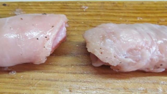 Рулеты из куриного филе под соусом