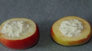 Яблоки запеченные с творогом и грецкими орехами