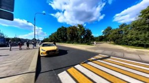 Чтобы накопить на адвоката маме, девочка продавала рисунки… А разглядев покупку, богачка обомлела…